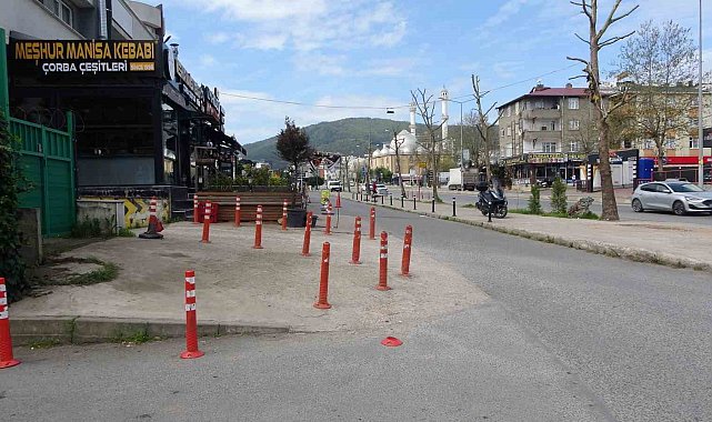 Pendik'te husumetlilerinin dükkanına ateş açan şahıslar müşterileri vurdu: 1 ölü, 2 yaralı