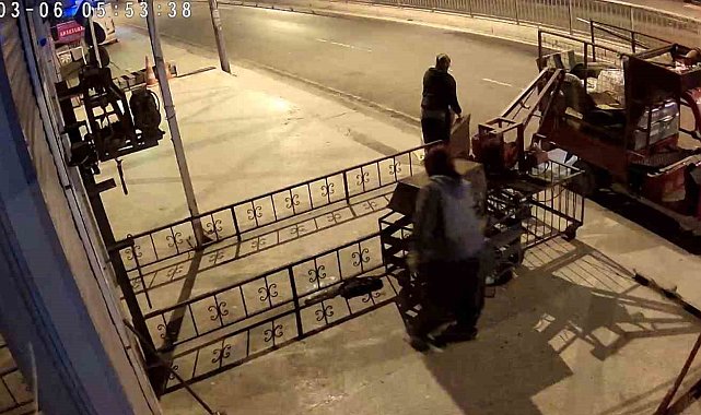 Pendik'te iş yerinden hırsızlık anı kamerada