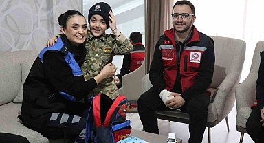 Polis ekiplerinden minik Bünyamin'e sürpriz ziyaret