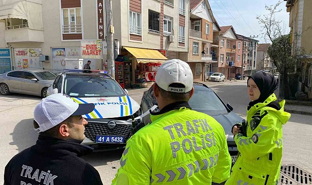 Polis otosu ile otomobil çarpıştı, şans eseri yaralanan olmadı
