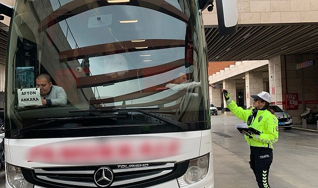 Polisten yolculara emniyet kemeri uyarısı