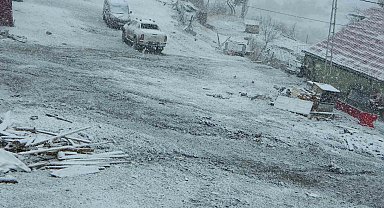 Posof güne kar ile uyandı