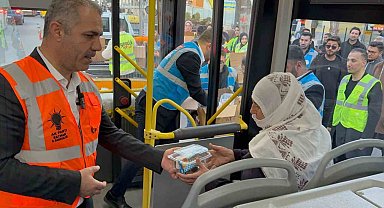 "İftara 5 Kala" projesiyle yolda kalanlara iftarlık ikram paketi dağıtıldı