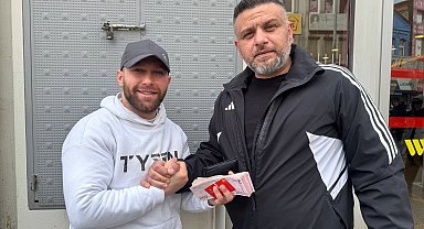 "İnsanlık ölmemiş" dedirtti: ATM'de bulduğu parayı sahibine teslim etti