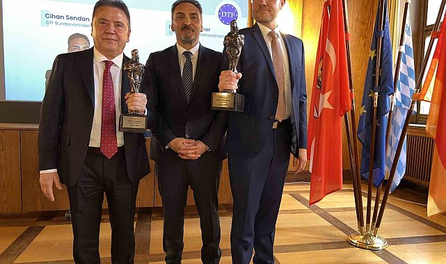 "Kybele" ödülü Başkan Böcek'e