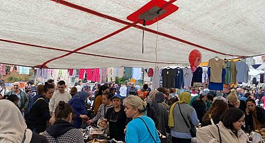 Ramazan Bayramı alışverişine çıkan vatandaşlar pazaryerlerine akın etti