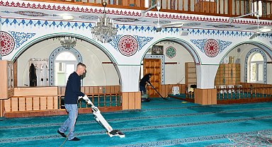 Ramazan Bayramı öncesi camilere temizlik