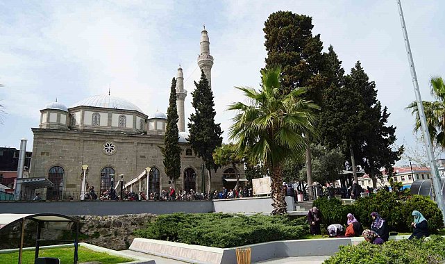 Ramazan'ın son cumasında camiler doldu taştı