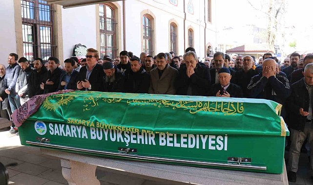 Rektör Atilla Arkan'ın annesi Sakarya'da son yolculuğuna uğurlandı