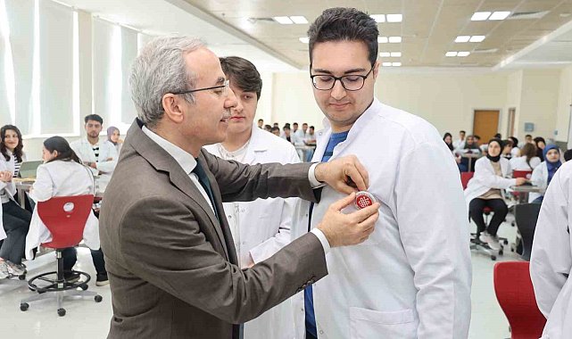Rektör Demir, Tıp Bayramı'nda öğrencilerle buluştu
