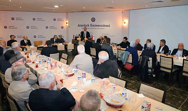 Rektör Hacımüftüoğlu, öğrenci odaklı çalışmalar yürüten STK temsilcileriyle iftarda buluştu