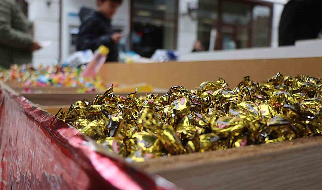 Rengarenk şekerler tezgahlarda: Çocukları sevindirmenin en uygunu 200 liradan başlıyor