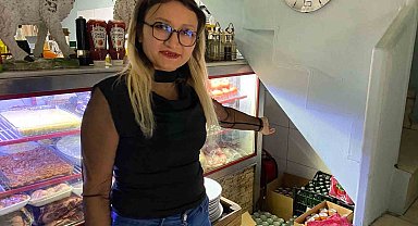 Restorana giren hırsız kasayı kaldıramayınca sürükleyerek götürdü