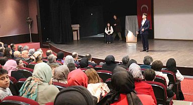 Romandaki kahramanlar tiyatroyla hayat buldu, kukla oyunu minikleri kahkahaya boğdu