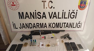Ruhsatsız silahlarla yakalandılar