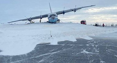 Rusya'da iniş takımları arızalanan kargo uçağı pistten çıktı