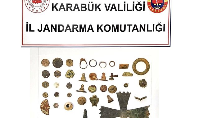 Safranbolu'da araçta 43 parça tarihi eser ele geçirildi