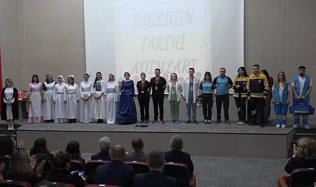 Sağlık çalışanlarından 'Geçmişten Günümüze Hemşire Kıyafetleri' defilesi