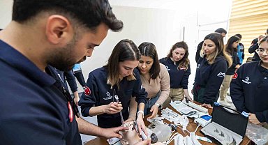 Sağlık personeline 'Temel Yaşam Desteği ve Entübasyon' eğitimi verildi