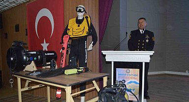 Sahil Güvenlik turizm lisesi öğrencilerine Mavi Vatan'ı anlattı