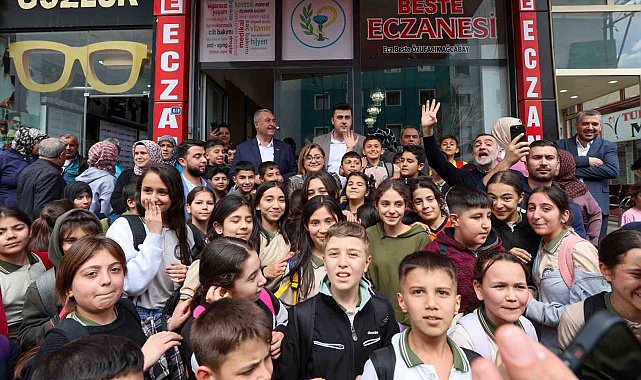 Şahin, vatandaşlar ve esnafla bir araya geldi
