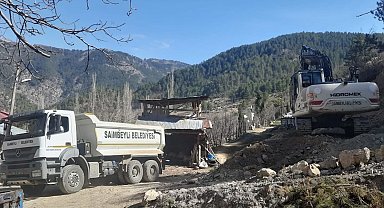 Saimbeyli'de yol bakım ve genişletme çalışmaları