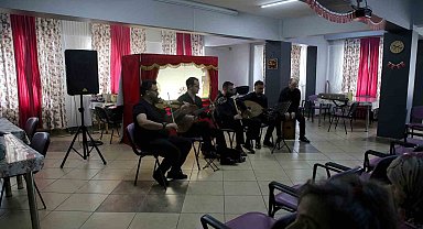 Sakarya Büyükşehir'den yaşlıların yüzünde tebessüm olan ziyaret