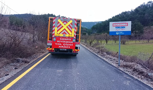 Sakarya Büyükşehir'den kırsal yollarda çizgi mesaisi