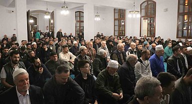 Sakarya'da Kadir Gecesi'nde vatandaşlar camilere akın etti
