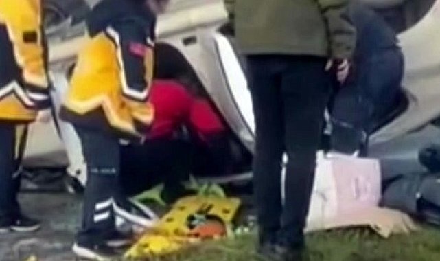 Sakarya'da kavşakta iki otomobil çarpıştı: 1 ölü, 3 yaralı