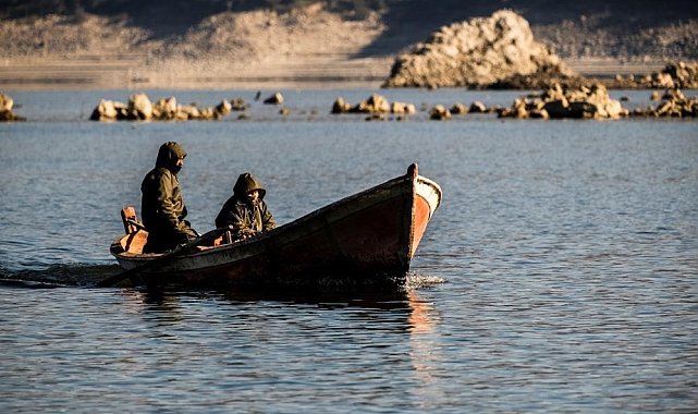 Salihli'de su ürünleri av yasağı başladı