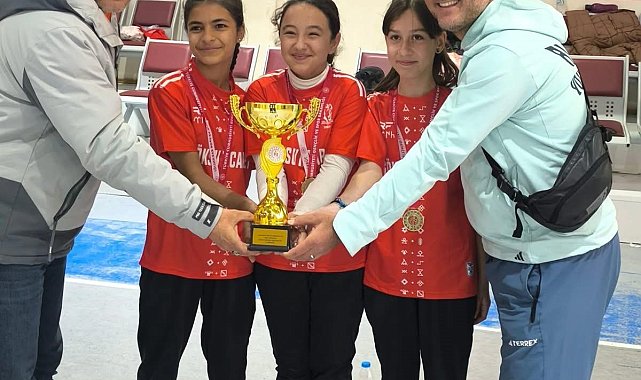 Salihlili öğrenciler, Floor Curling'de birinci oldu
