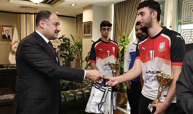 Şampiyonluklarını Gülpınar'a armağan ettiler