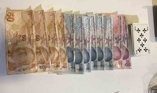 Samsun'da çayevinde kumar oynayan 4 kişi suçüstü yakalandı
