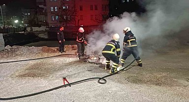 Şanlıurfa'da seyir halindeki otomobil alev alev yandı