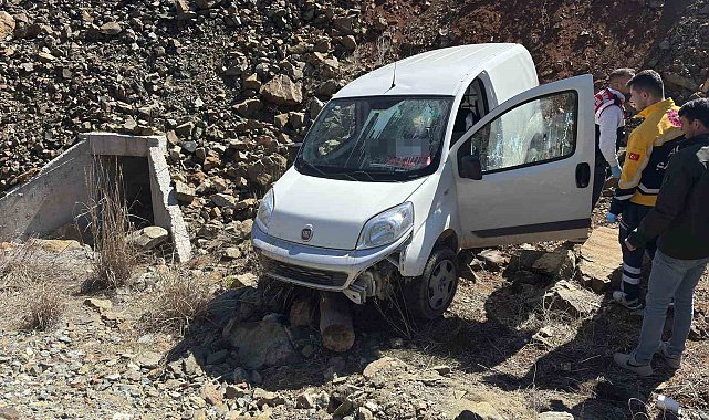 Şarampole yuvarlanan sürücü hayatını kaybetti