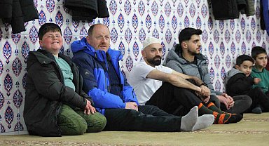 Sarıkamış'ta Kadir Gecesi'nde vatandaşlar camilere akın etti