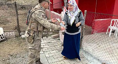 Sason'da jandarma 8 Mart Dünya Kadınlar Günü'nü kutladı