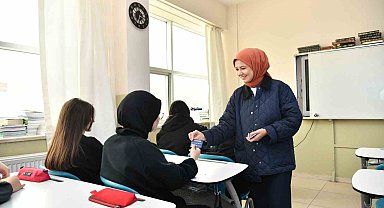 SBB, üniversite yolundaki gençlerin yanında
