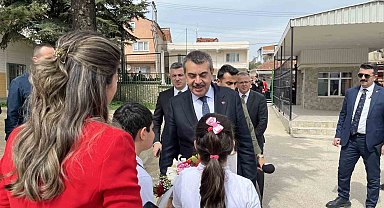 Seçim vaadinde bulunmuştu, Milli Eğitim Bakanı'nı sınıfına getirdi