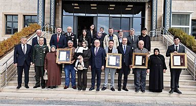 Şehit Aileleri ve Gazilere Devlet Övünç Madalyaları Takdim Edildi