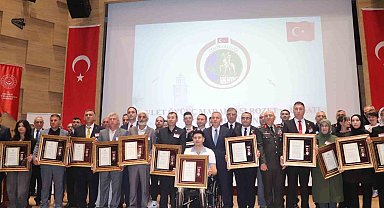 Şehit aileleri ve gazilere Devlet Övünç Madalyası
