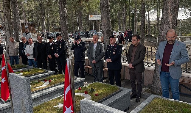 Şehit Hava Pilot Teğmen Yavuz Eracar kabri başında anıldı