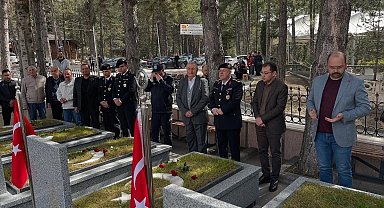 Şehit Hava Pilot Teğmen Yavuz Eracar kabri başında anıldı