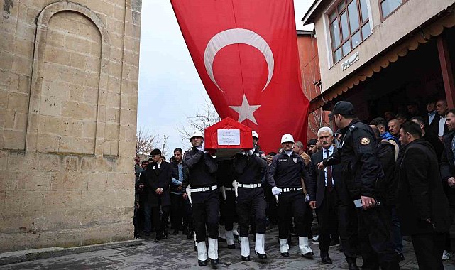 Şehit polis Mesut Acar memleketi Muş'ta son yolculuğuna uğurlandı