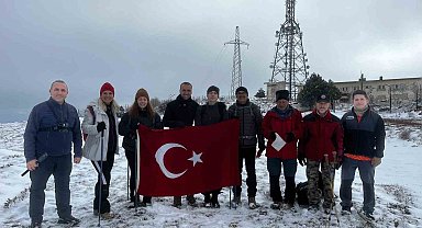 Şehitlerin anısına bin 808 metrelik dağa tırmandılar