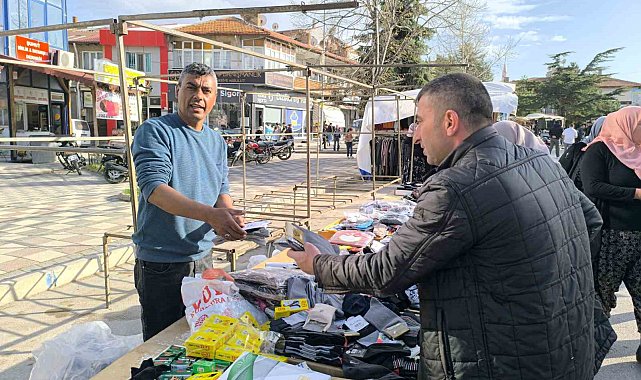 Semt pazarlarında satılan bayramlık giysiler yoğun ilgi gördü
