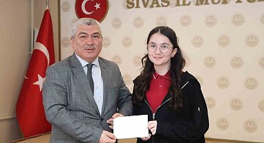 Şiir ve resim yarışmasında derece elde eden öğrenciler ödüllendirildi