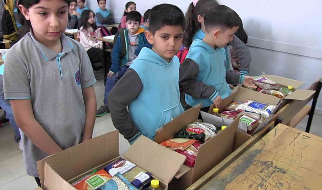 Siirt'te ilkokul öğrencileri harçlıklarıyla Ramazan kolisi hazırladı