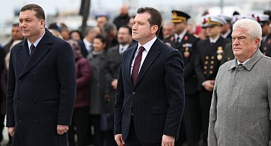 Silivri'de Çanakkale Zaferi'nin 110. yılında Atatürk Anıtına çelenk sundu